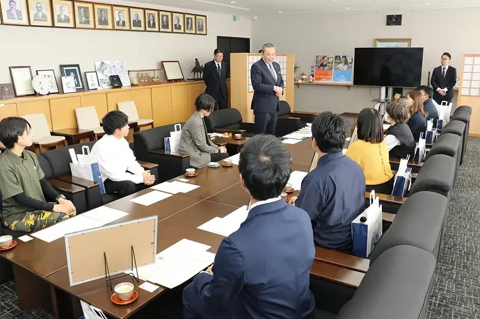 大垣市フォトコンテスト審査員の様子